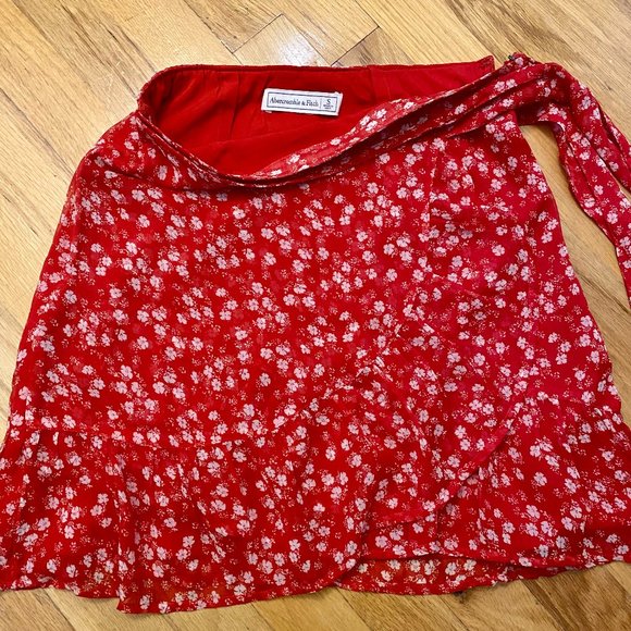 Abercrombie Floral Skirt (S) - Picture 2 of 4